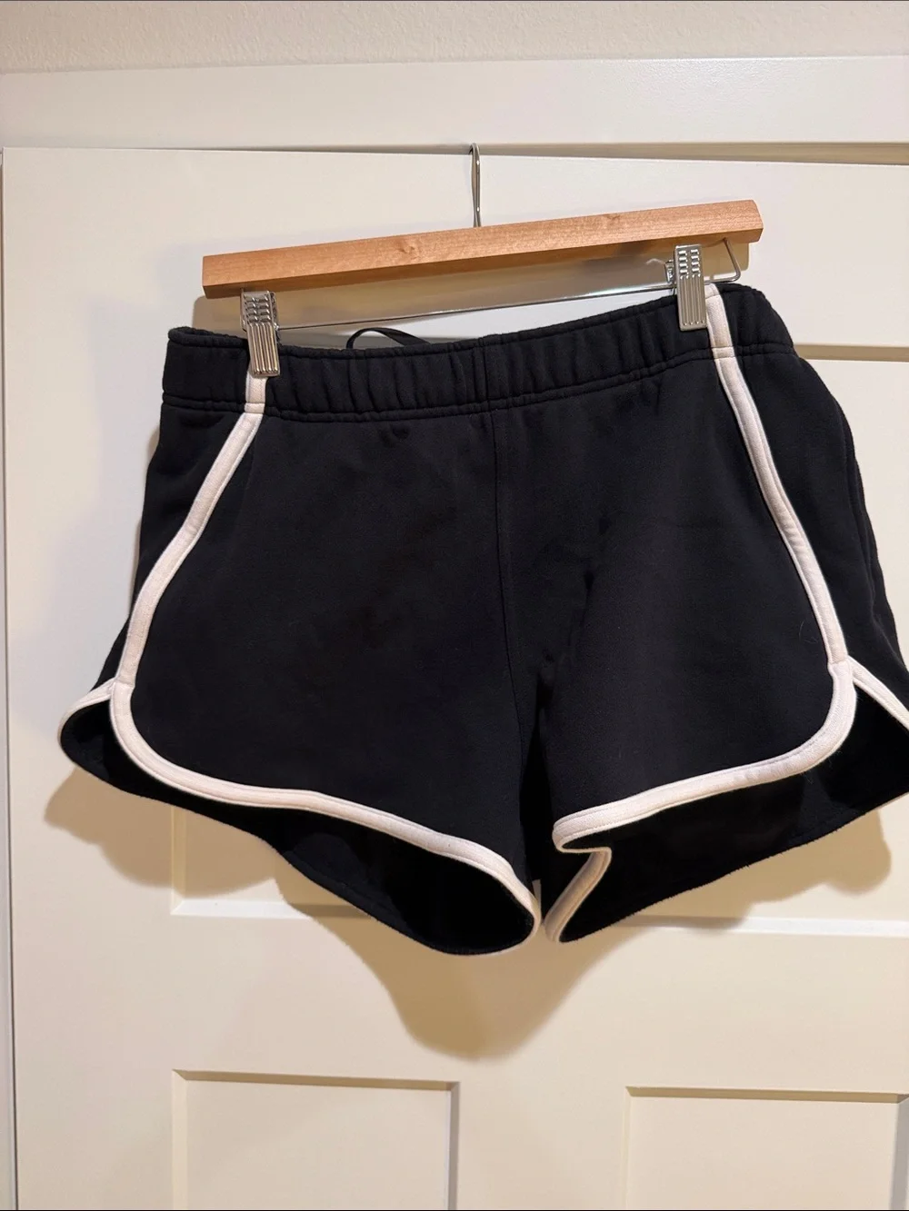 Lululemon Scuba Mid-Rise Oversized Short 3" *Trim size L - Picture 4 of 9
